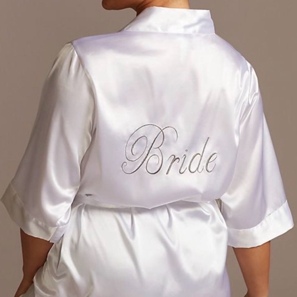 DAVID'S BRIDAL White Embroidered Satin Bride Robe